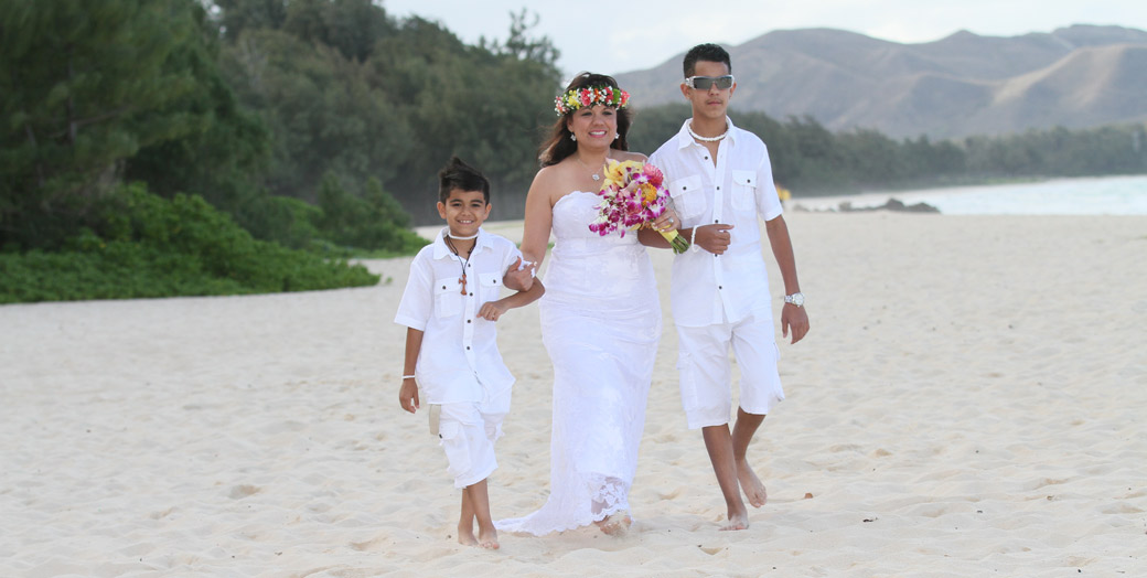 Hawaii Wedding Vow Renewals - Sweet Hawaii Wedding 