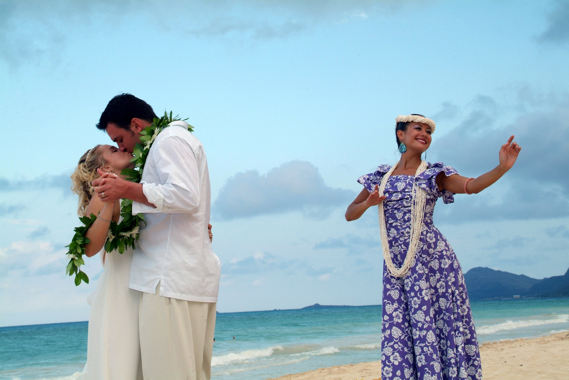 Hawaii Wedding - is an Oahu Beach Wedding Your Dream? | Sweet Hawaii ...