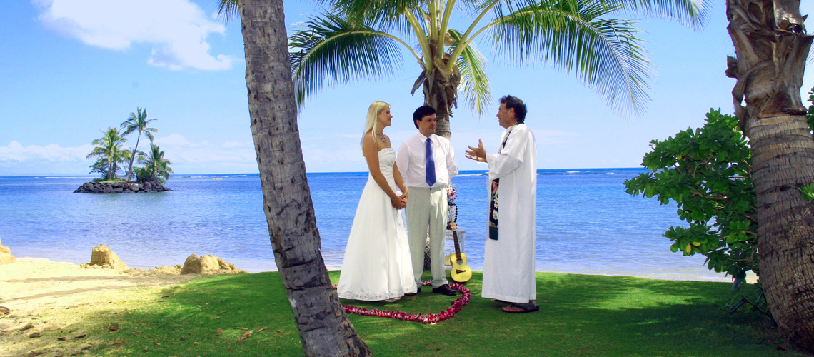 Waialae Beach Wedding By Sweet Hawaii Wedding