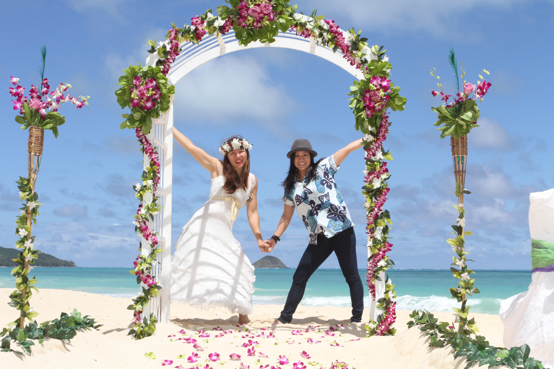 Same Sex Marriage Gay Lesbian Hawaii Wedding Sweet Hawaii Wedding Beach Weddings And Vow Renewals 