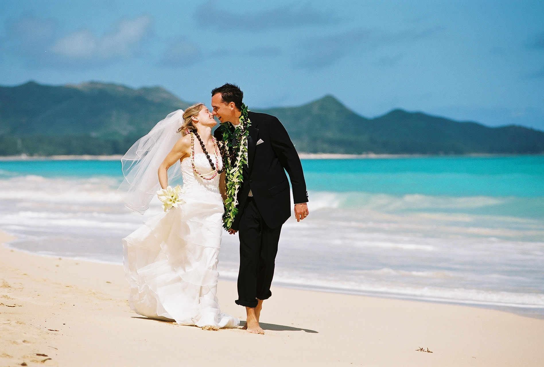 Affordable Barefoot Hawaii Beach Wedding Package in Oahu