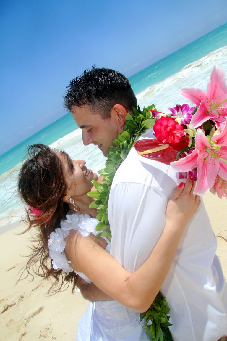 Lanikai Beach Wedding by Sweet Hawaii Wedding 