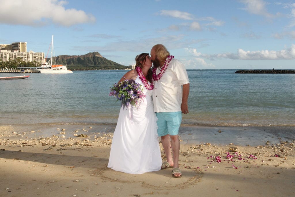 sweet hawaii wedding