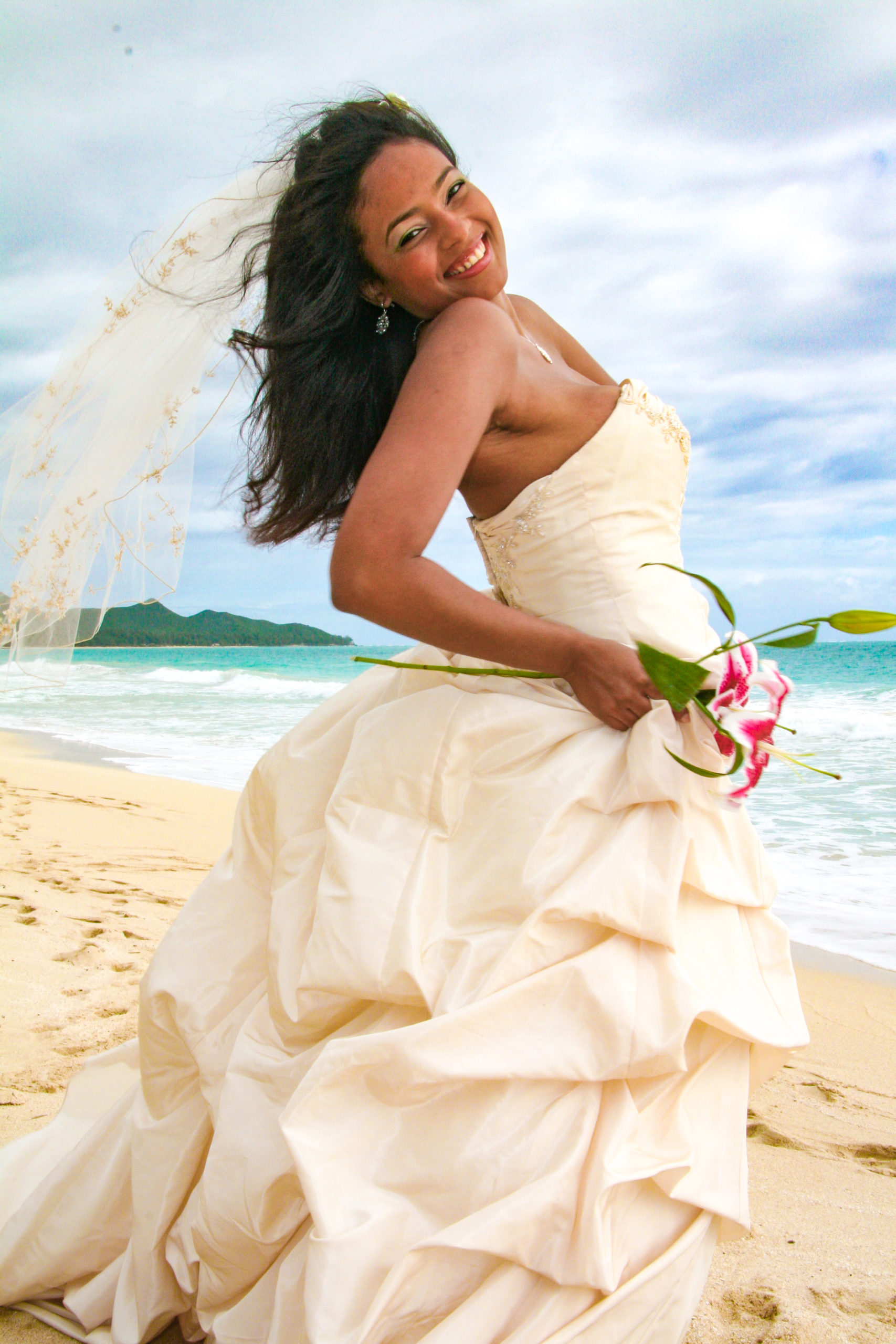 Hawaii wedding bride on the sand