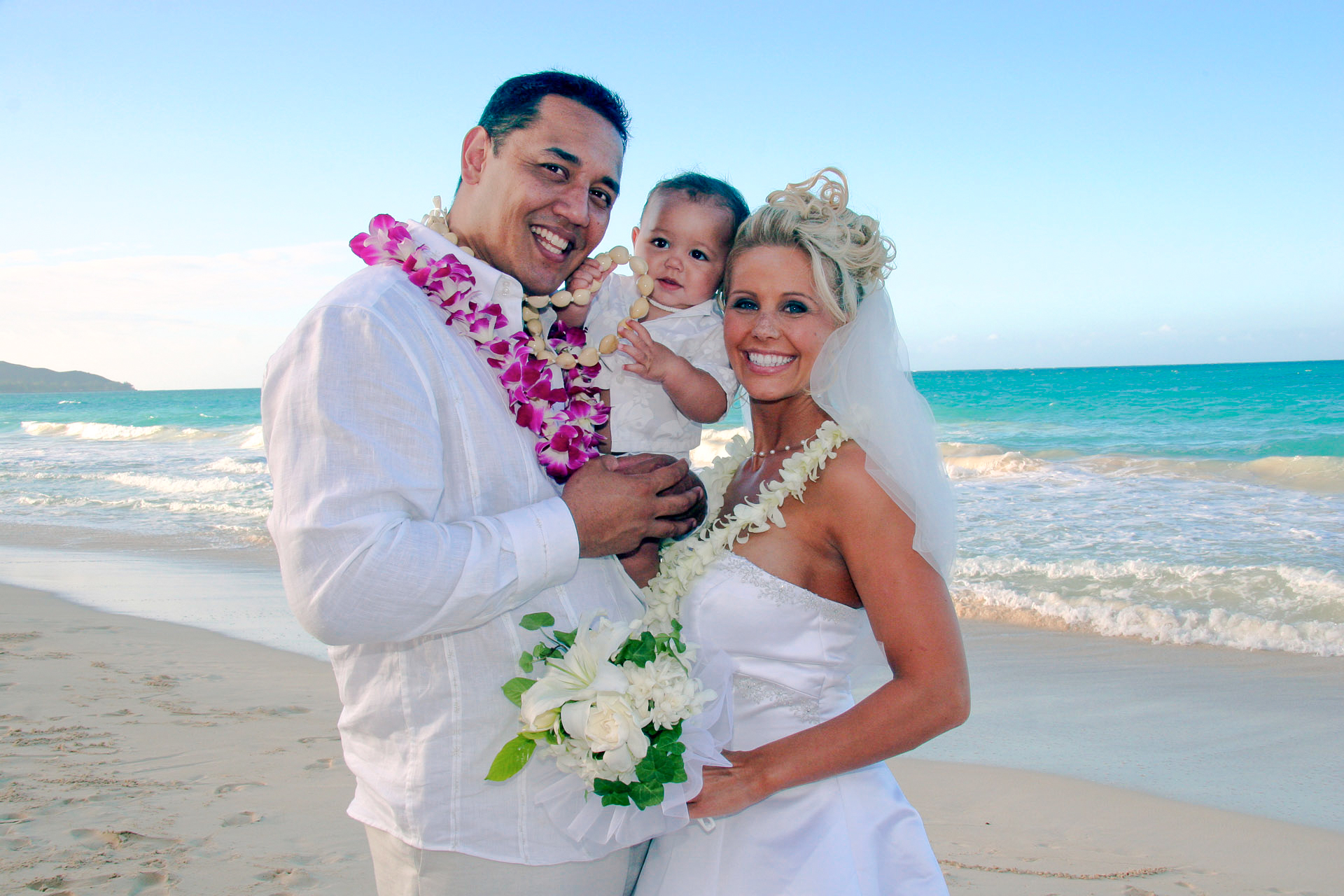 Affordable Barefoot Hawaii Beach Wedding Package in Oahu
