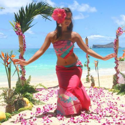 traditional hawaiian palm arch